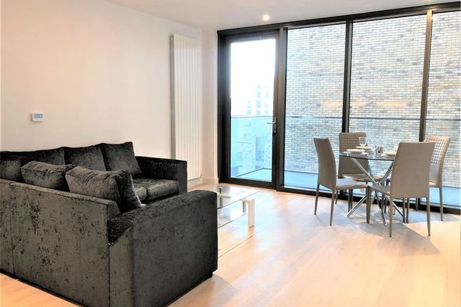 Flat to rent in Commodore House, Admiralty Avenue, London