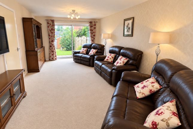 4 Chalfont Way, Luton, Bedfordshire photo 3