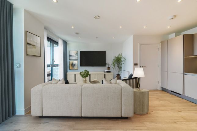 5 South Way, Wembley photo 2