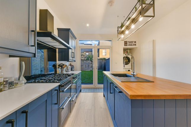 46, Warren Road, Colliers Wood photo 2