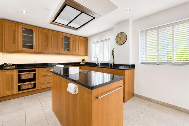 55, The Warren, Burgess Hill photo 2