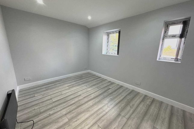 Basement, Tilehurst Road, Reading photo 4