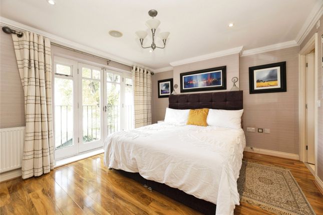 4, Walnut Tree Place, Woking photo 2