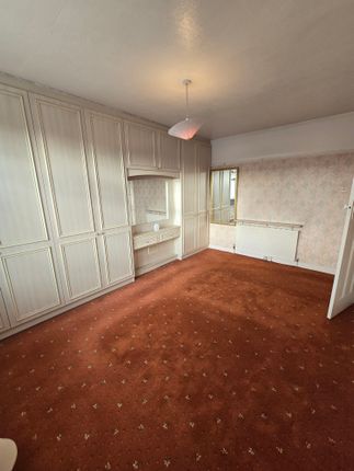 End terrace house to rent in Grosvenor Drive, Hornchurch RM11