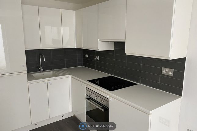 Flat  Sacha Court, Addington Street, Margate photo 2