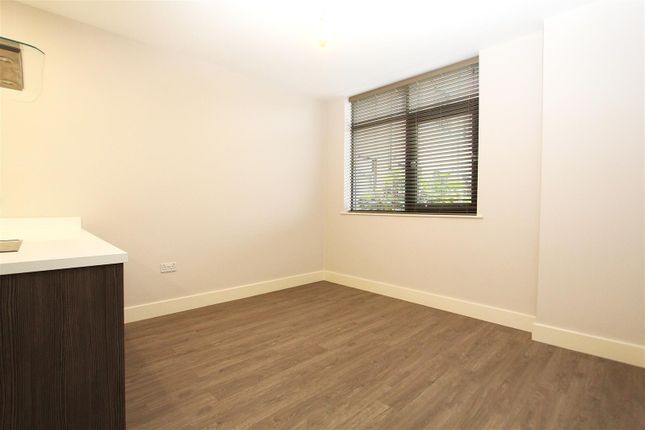 4 Greenleigh Court Dawsons Square Pudsey, Pudsey photo 4