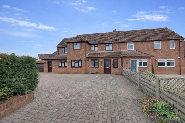 33, Coniston Way, Hornchurch photo 2