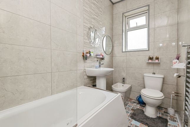 7, Fitzroy Road, Bradford photo 4