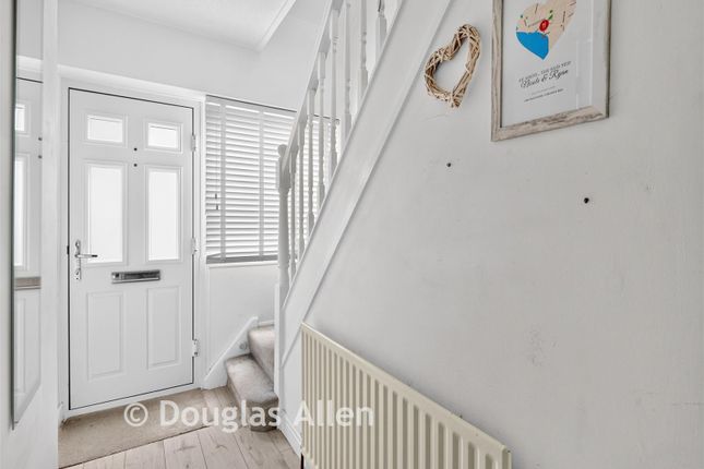104, London Road, Wickford photo 4