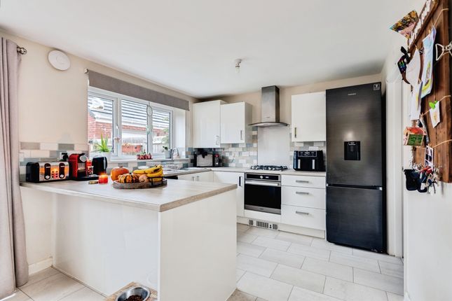 51, Spitfire Drive, Witney photo 2