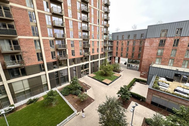 304, Local Crescent, Block A, Salford photo 4