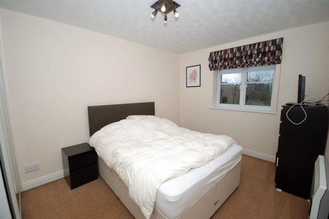 37, Frances Havergal Close, Leamington Spa photo 4