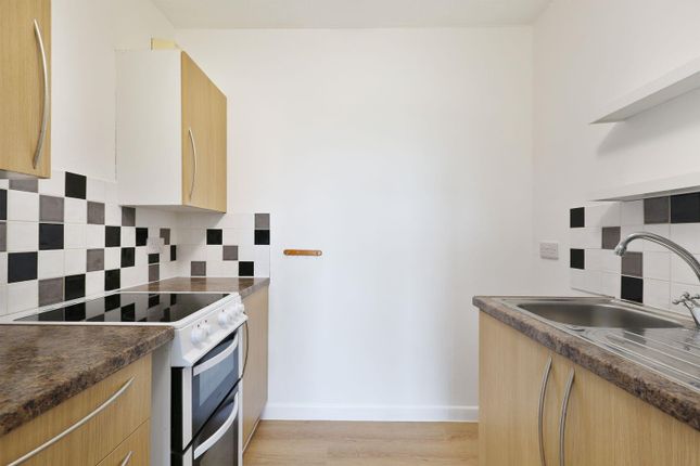 Flat 29, Homehayes House, Oakdene Close, Pinner photo 2