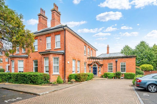 1-bed flat on Flat 5, Winchester House Phoenix Close, Epsom, £280,000