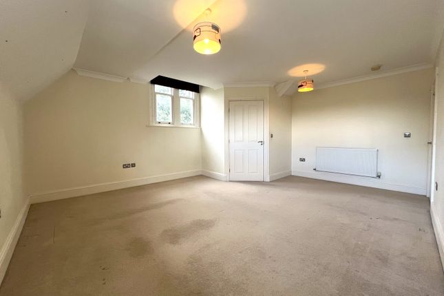 Flat to rent in South Street, Cottingham