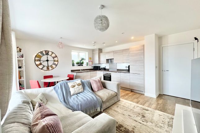 Flat 7 Kingfisher House, Hurst Avenue, Camberley photo 3