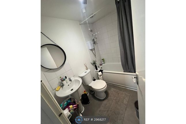 A Topaz St, Roath, Cardiff photo 5