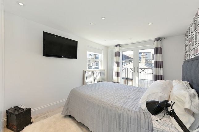 Flat to rent in Shorrolds Road, Fulham