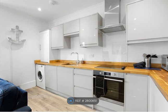 Flat  South Road, Hythe photo 3