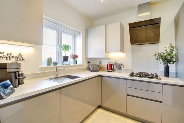 6 Prince Drive, Swindon photo 4