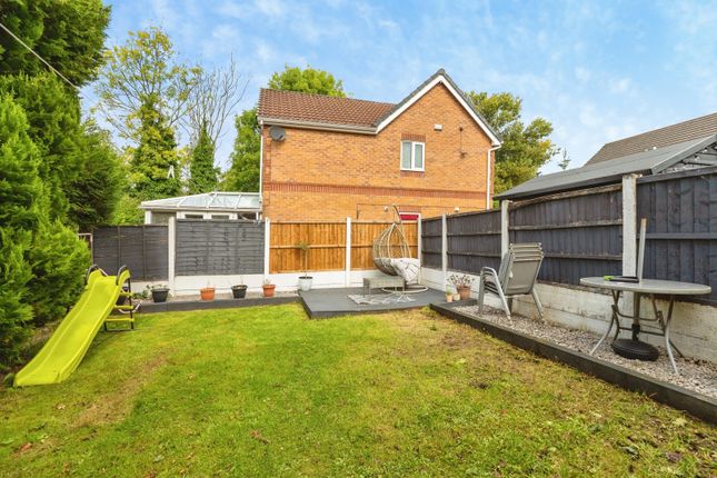 35, Burrs Lea Close, Greater Manchester photo 4