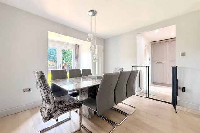 8 Ash Gardens, Swindon photo 4