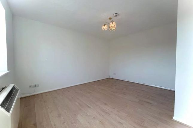Flat 3, 2 Primrose Close, Wallington photo 3