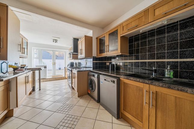 12 Newnham Avenue, Bedford photo 3
