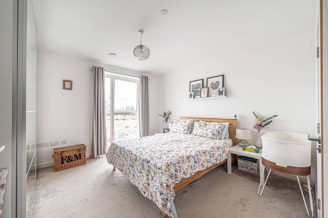 Moorhen Drive, Hendon photo 3