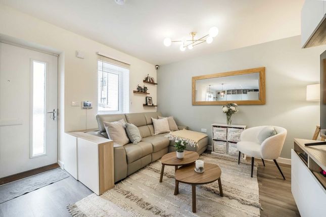 1 Rose House, 2, Plum Mews, London photo 2