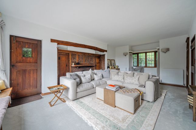 5, Esher Place Avenue, Esher photo 4