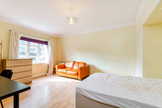 Flat to rent in St Marks Hill, Surbiton