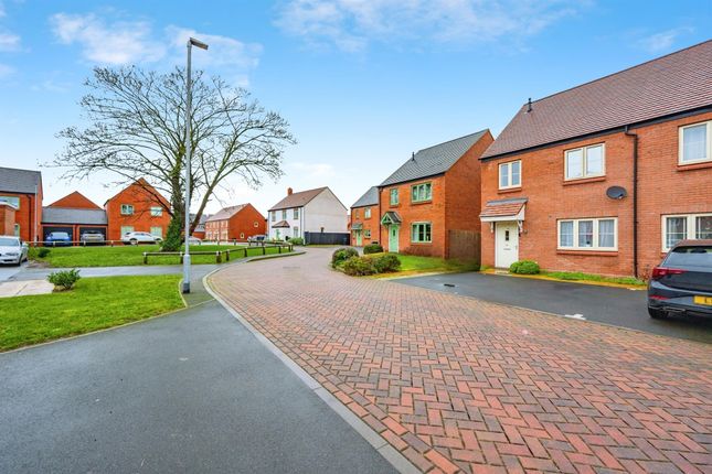 21, The Shotts, Burton-On-Trent photo 2