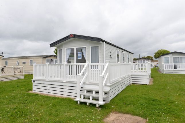 Thumbnail Mobile/park home for sale in Christchurch Road, New Milton, Hampshire