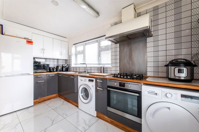 Flat 19, Lewis Court,, Snelling Avenue, Gravesend photo 4