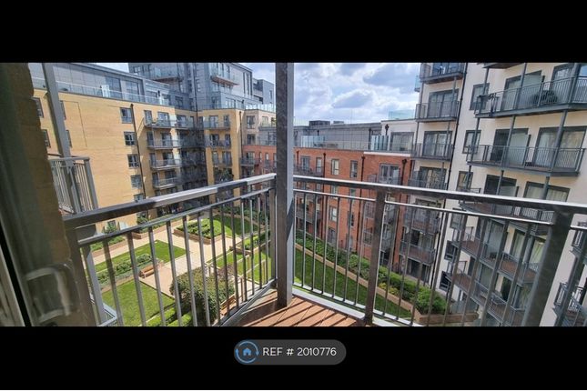 Flat to rent in Carvell House, London