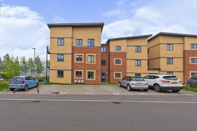 Thumbnail Flat for sale in Ainger Close, Aylesbury