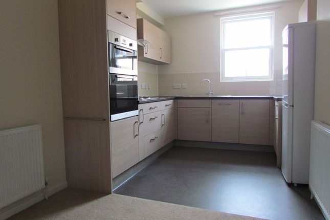 Flat to rent in The Courtyard, The Broadway, Wickford