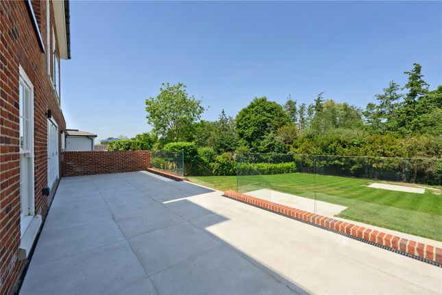 26, Wayneflete Tower Avenue, Surrey photo 4
