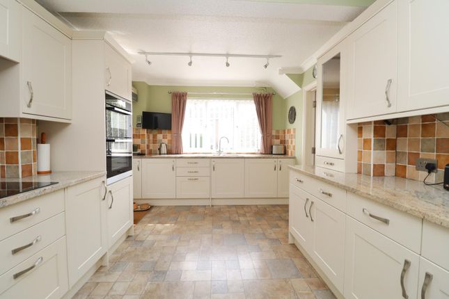 12, Marwood Close, Burnham-On-Sea photo 4