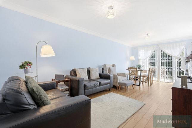 8, Hawthorn Road, Buckhurst Hill photo 2