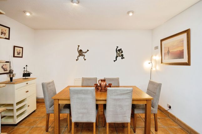 9, Scotts Way, TUNBRIDGE WELLS photo 4