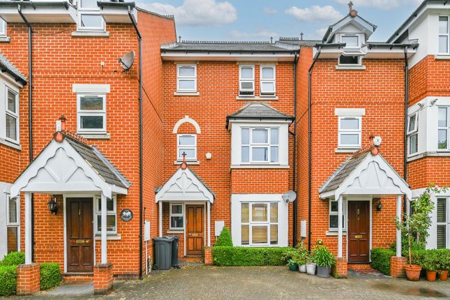4-bed house on Sutton Court Road, Grove Park, £4,600/mo