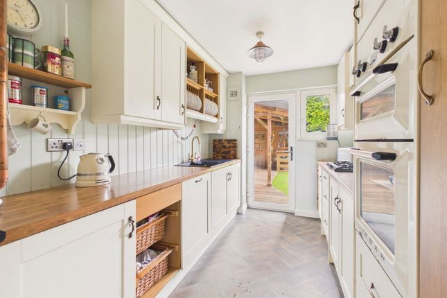85, Shelley Drive, Horsham photo 3