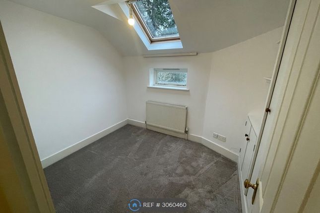 Flat, Victoria Court Church Street, Cirencester photo 5