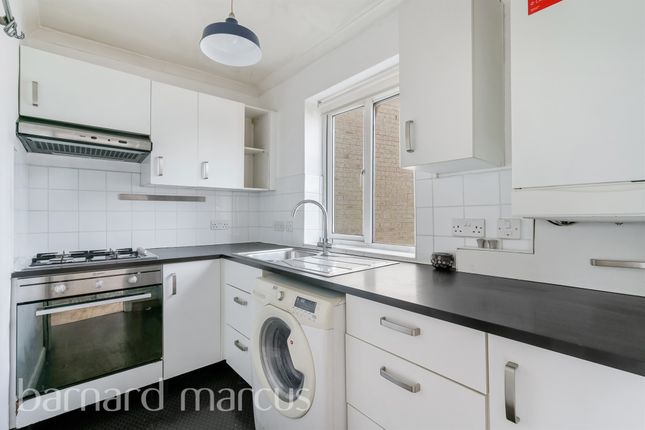 13b, Wilton Parade, Feltham photo 3