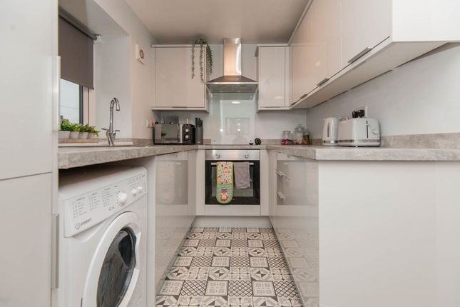 Flat for sale in Middlecroft Road, Staveley