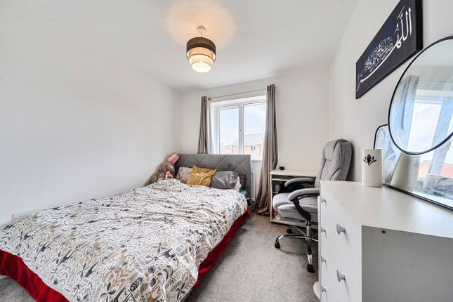 31, Hindhead Drive, Coventry photo 4