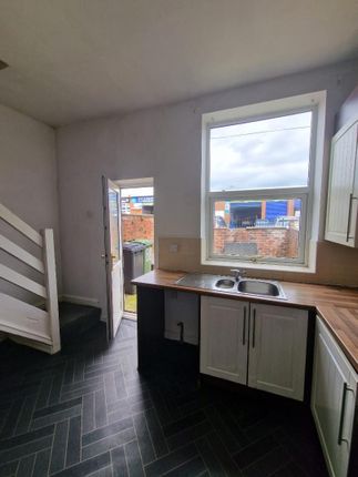 80, Foundry Street, Dukinfield photo 4