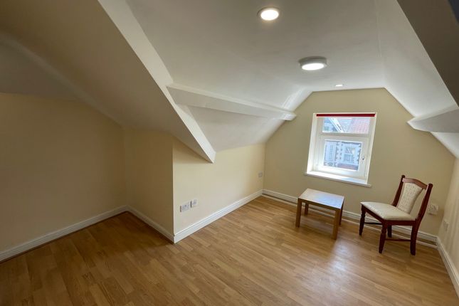 Flat to rent in Rawden Place, Riverside, Cardiff